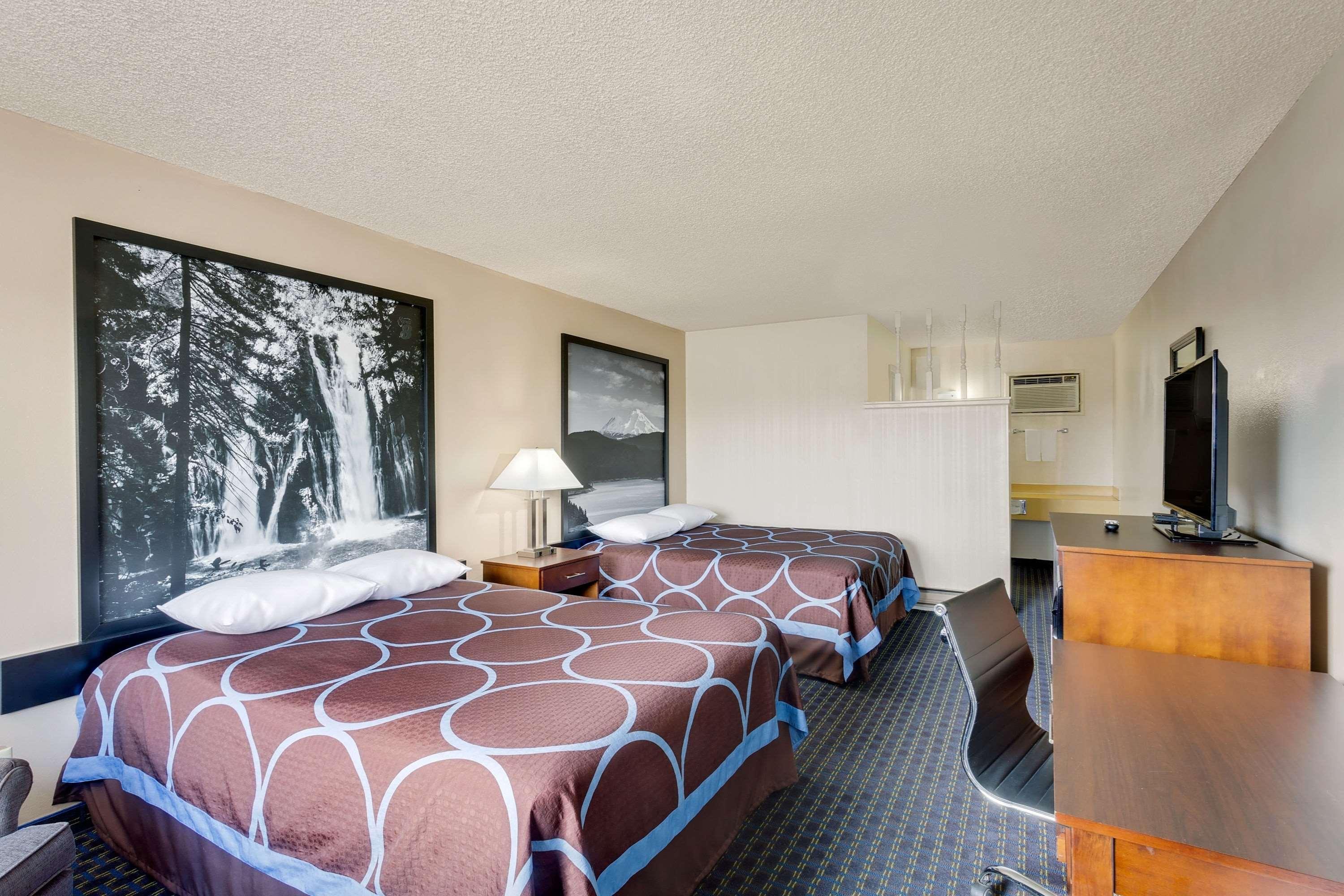 Super 8 By Wyndham Alturas Hotell Exteriör bild
